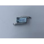 18ct white gold aquamarine pendant