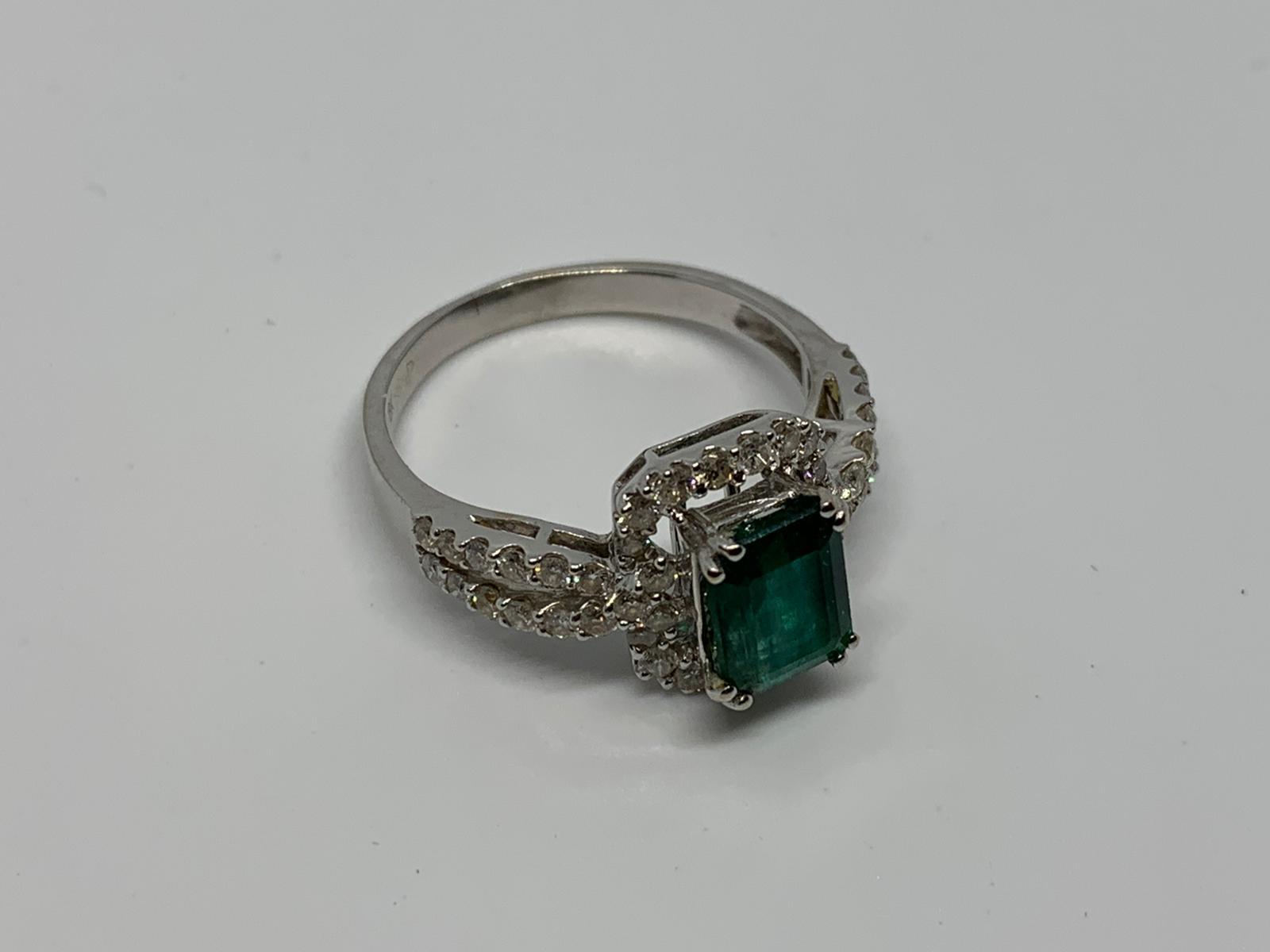 18ct white gold emerald and diamond ring - Image 3 of 3