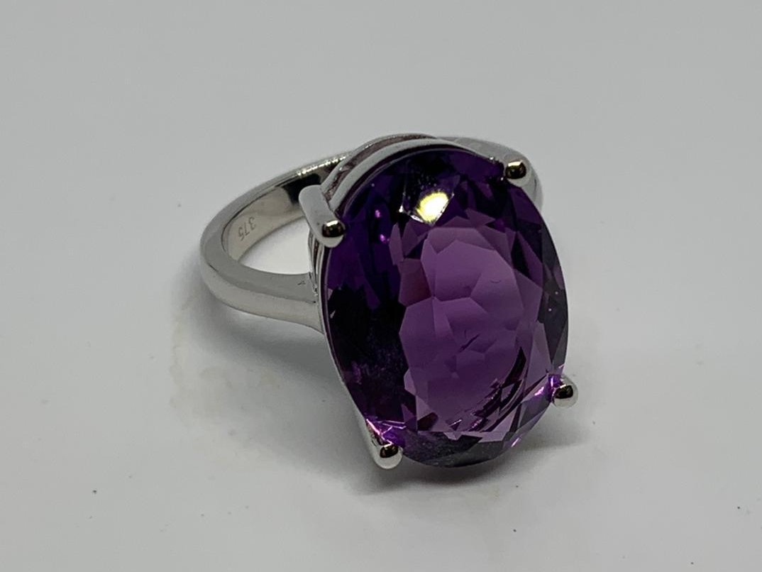 9ct white gold and amethyst ring - Image 3 of 3