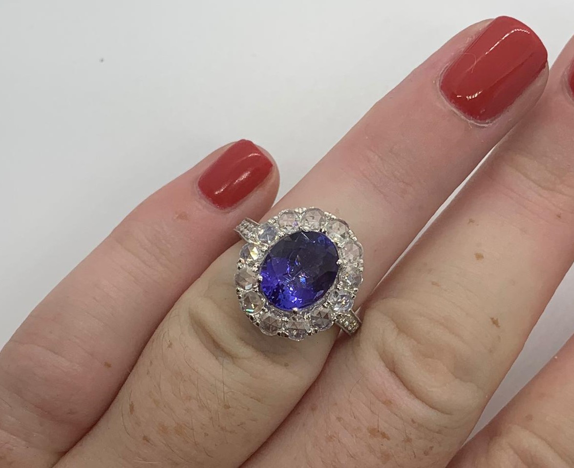 18ct white gold tanzanite and diamond ring - Image 3 of 5