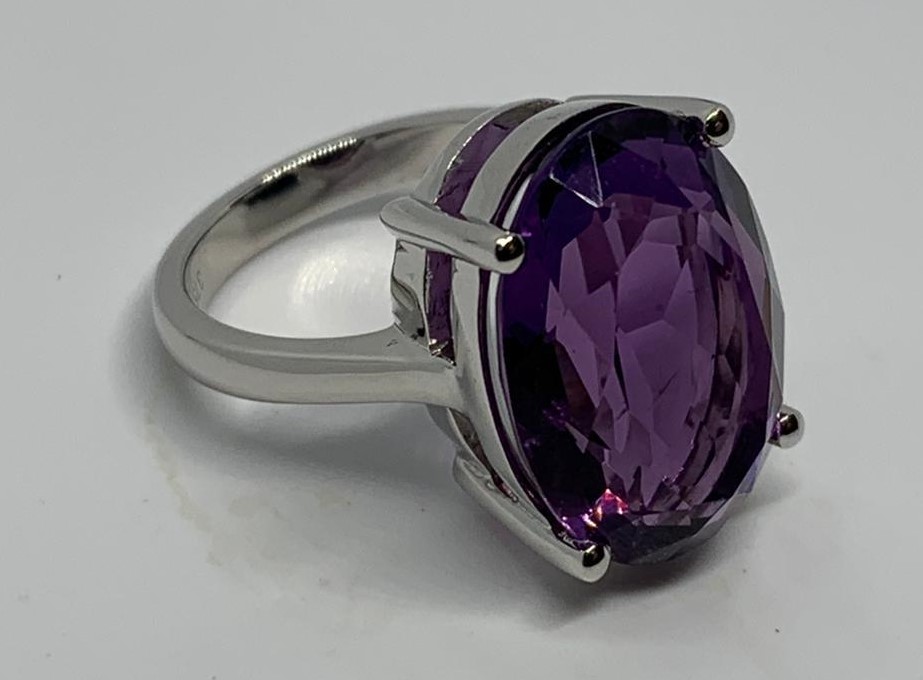 9ct white gold and amethyst ring - Image 2 of 3