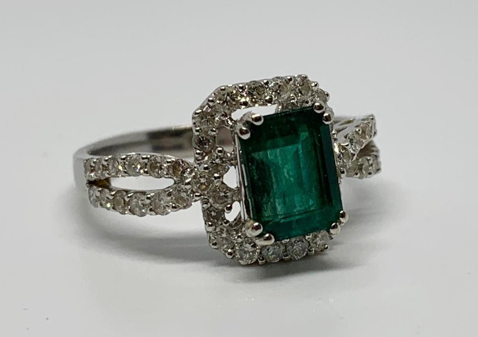 18ct white gold emerald and diamond ring