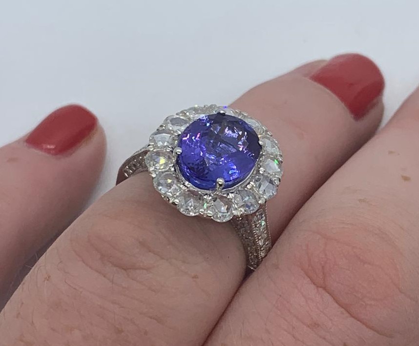 18ct white gold tanzanite and diamond ring - Image 2 of 5