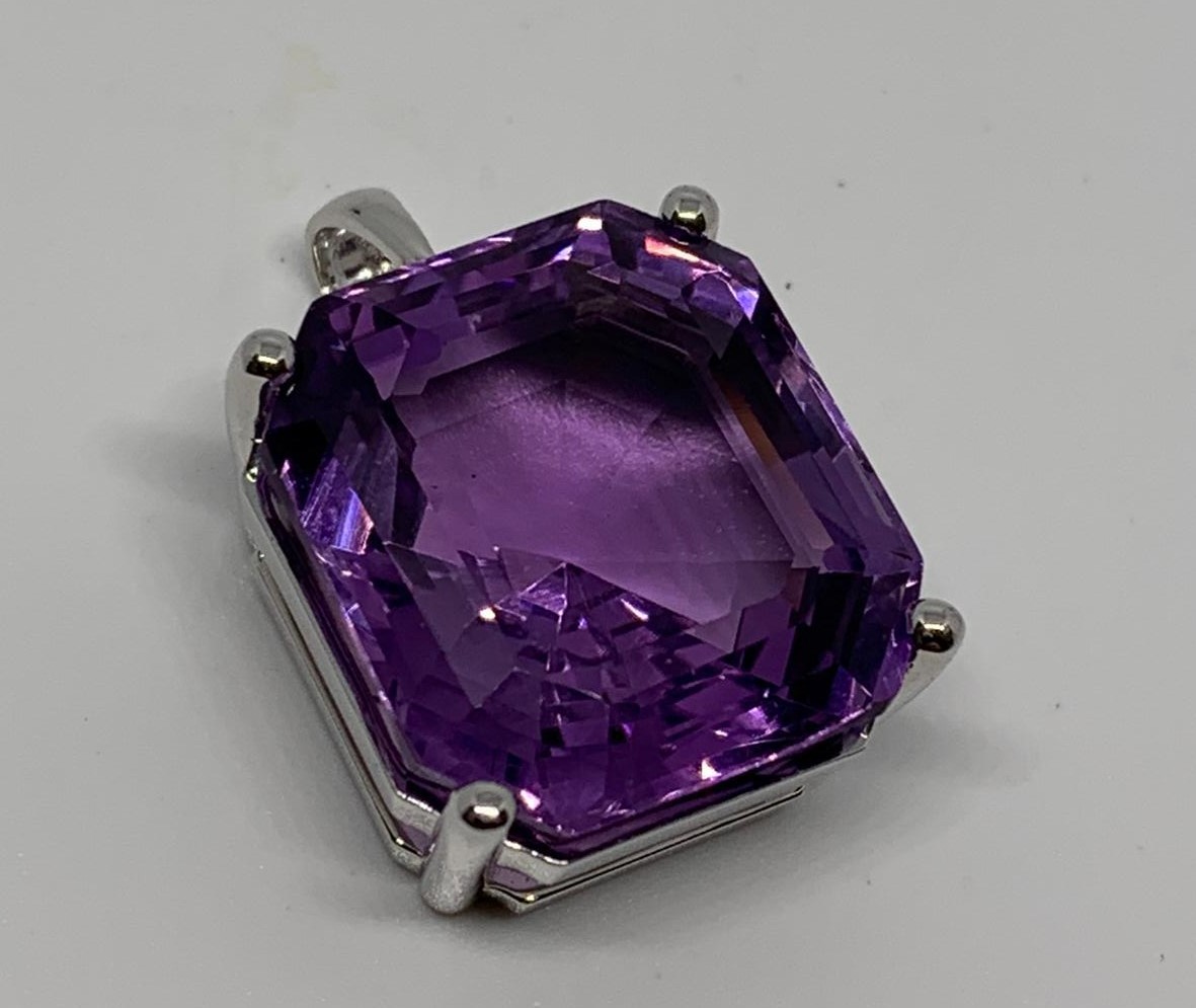 9ct white gold amethyst pendant