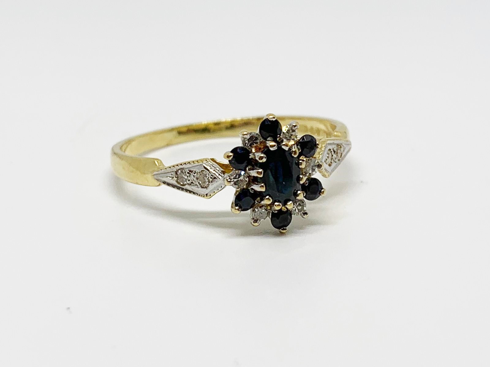 18ct gold sapphire and diamond ring