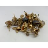 Dealers lot of assd gold earrings