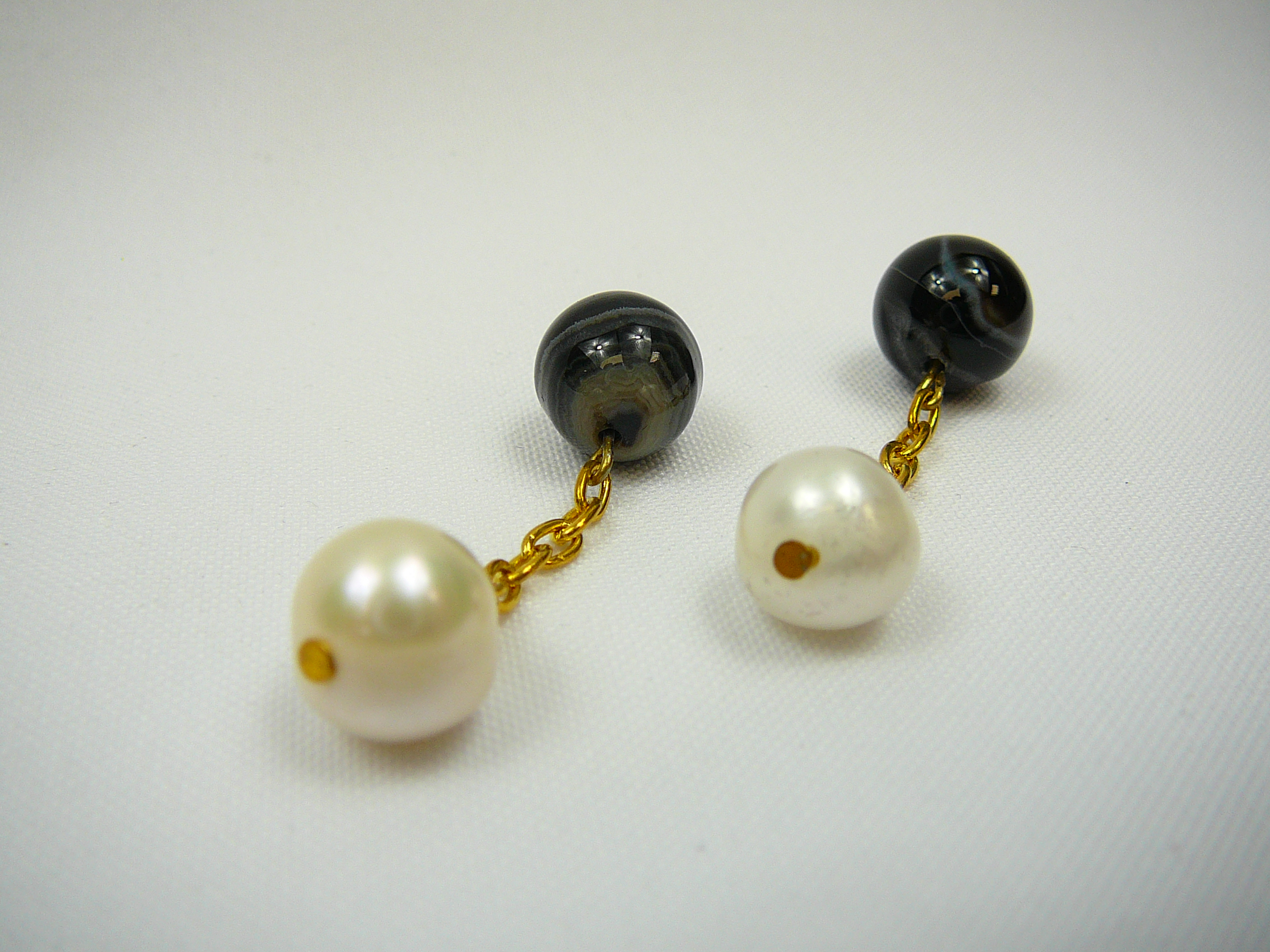 Agate and pearl cufflinks - Image 2 of 5