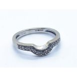 18ct white gold and diamond ring