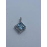 18ct white gold aquamarine pendant