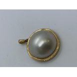 9ct gold pearl pendant