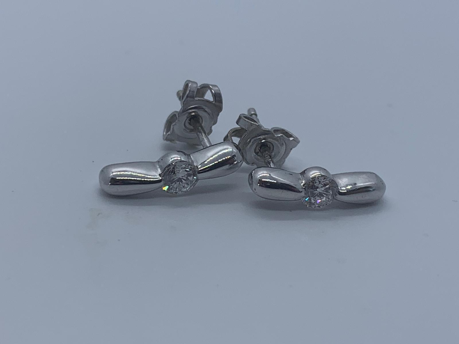 18ct white gold diamond earrings - Image 2 of 2