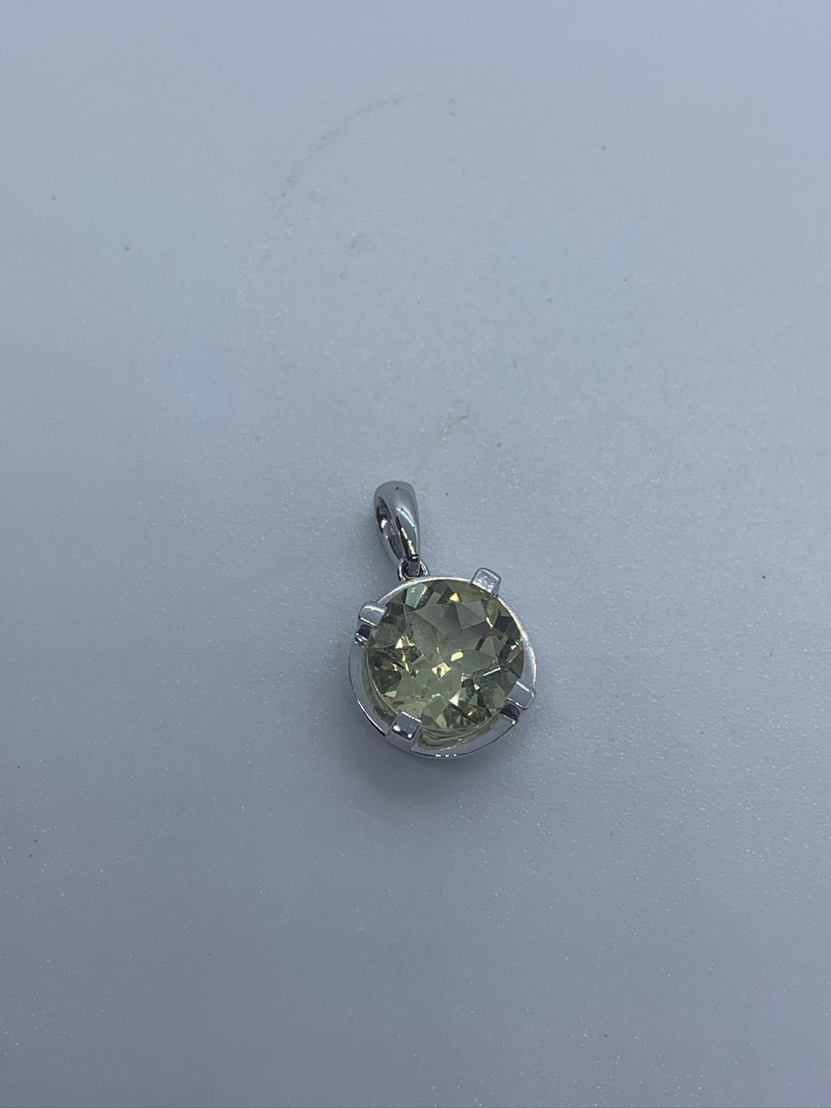 9ct white gold pendant