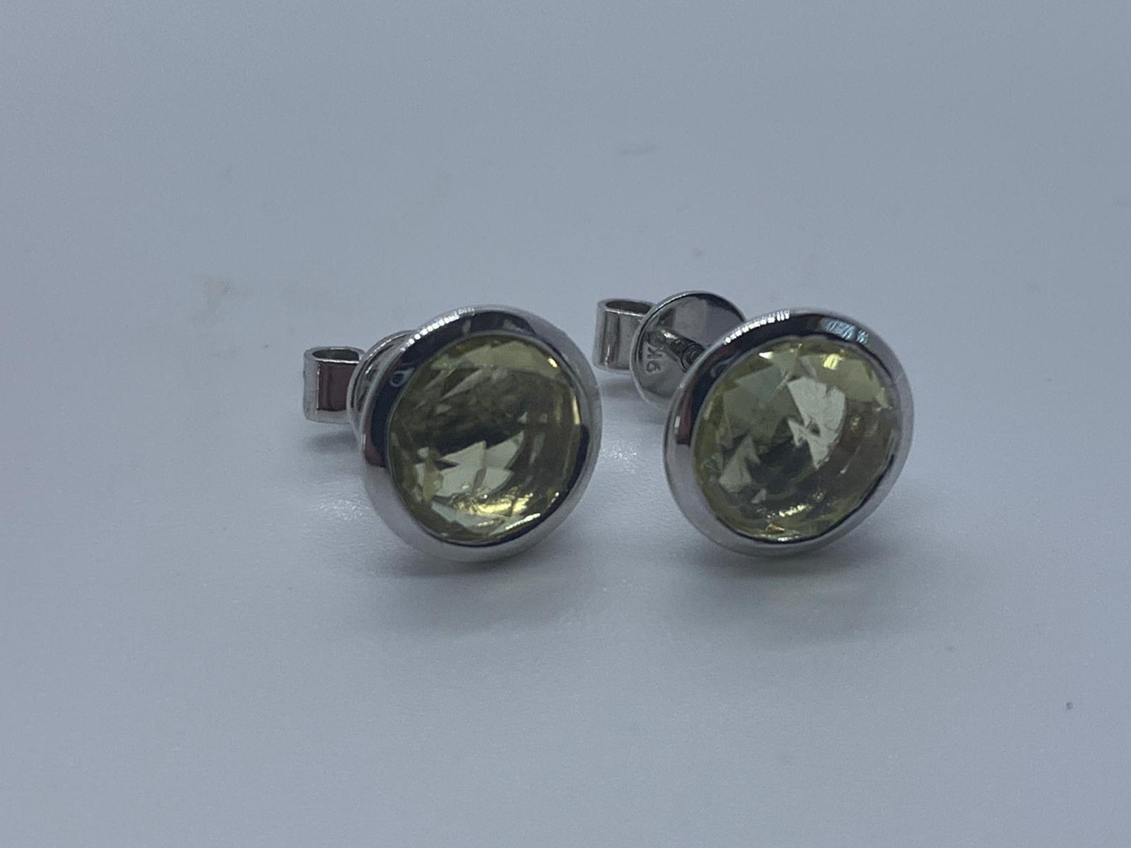 9ct white gold quartz stud earrings - Image 3 of 3