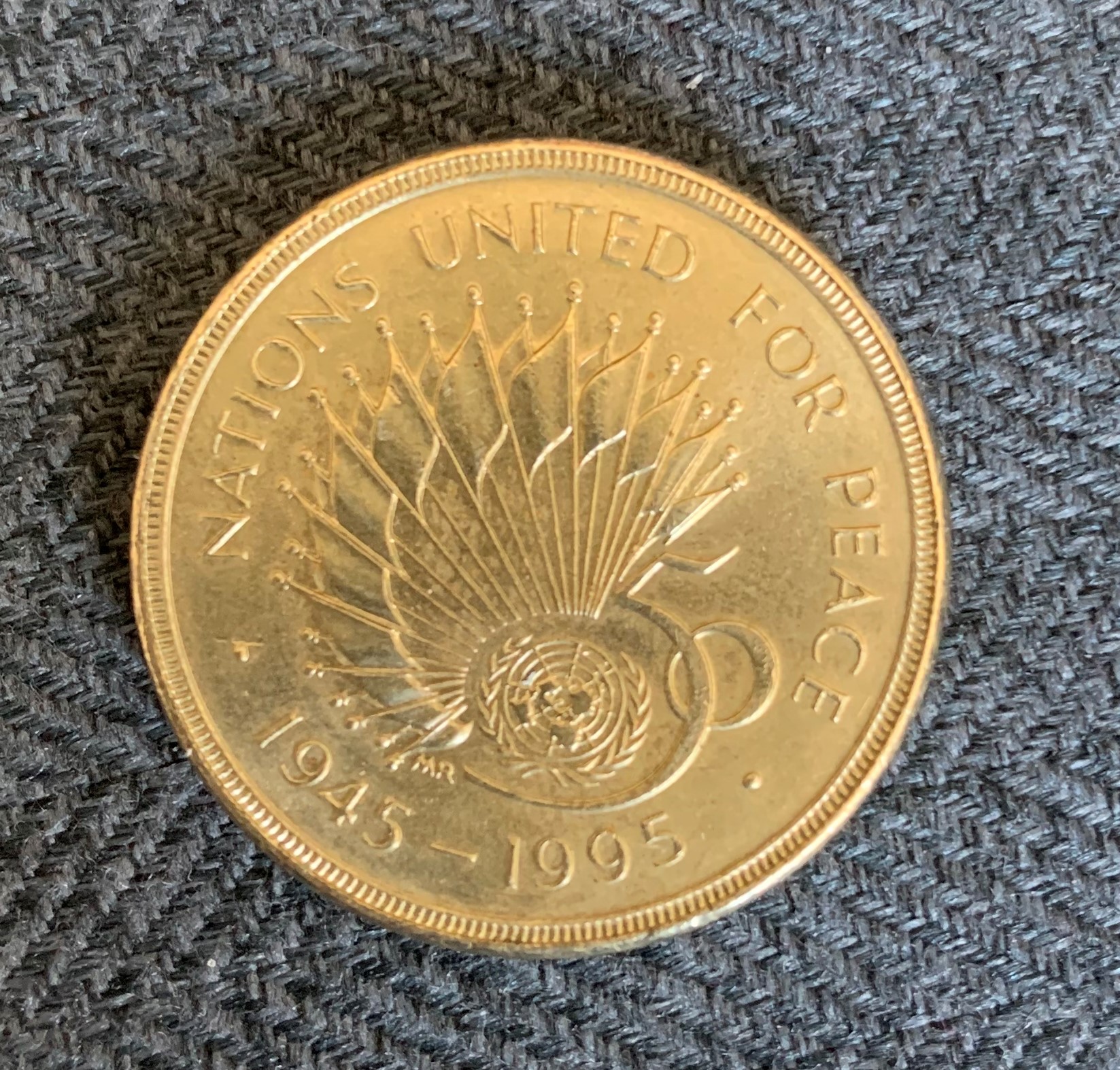 50th Anniversary of end of WW2 £2 coin - Image 2 of 2