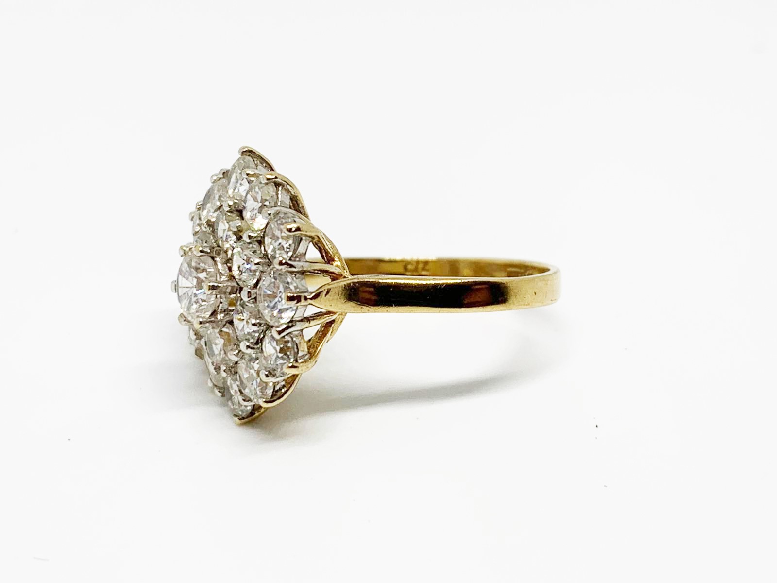 9ct gold CZ ring - Image 2 of 2