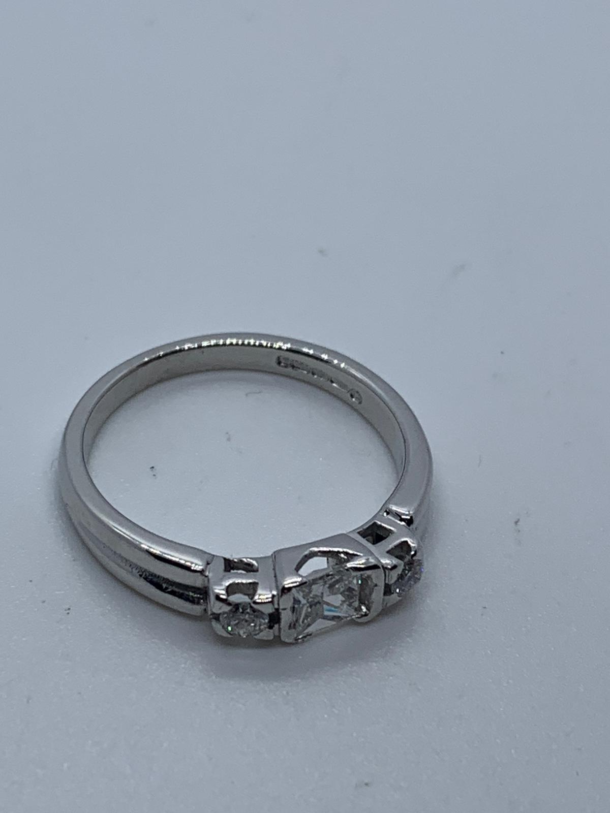 18ct white gold diamond ring - Image 2 of 2