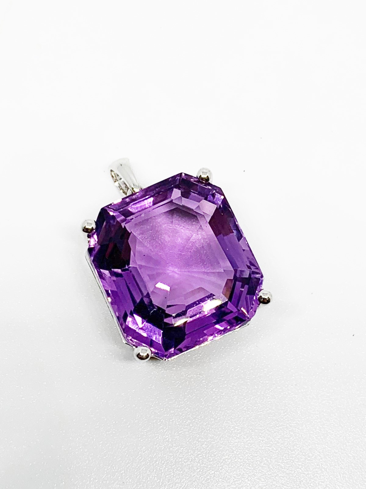 9ct white gold amethyst pendant