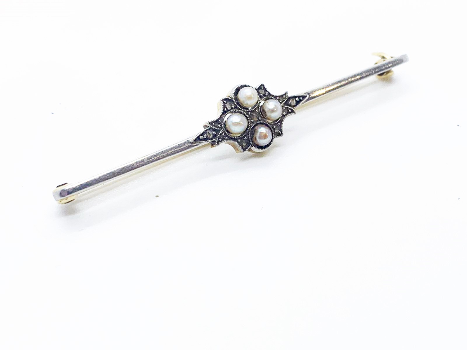 18ct pearl and diamond brooch