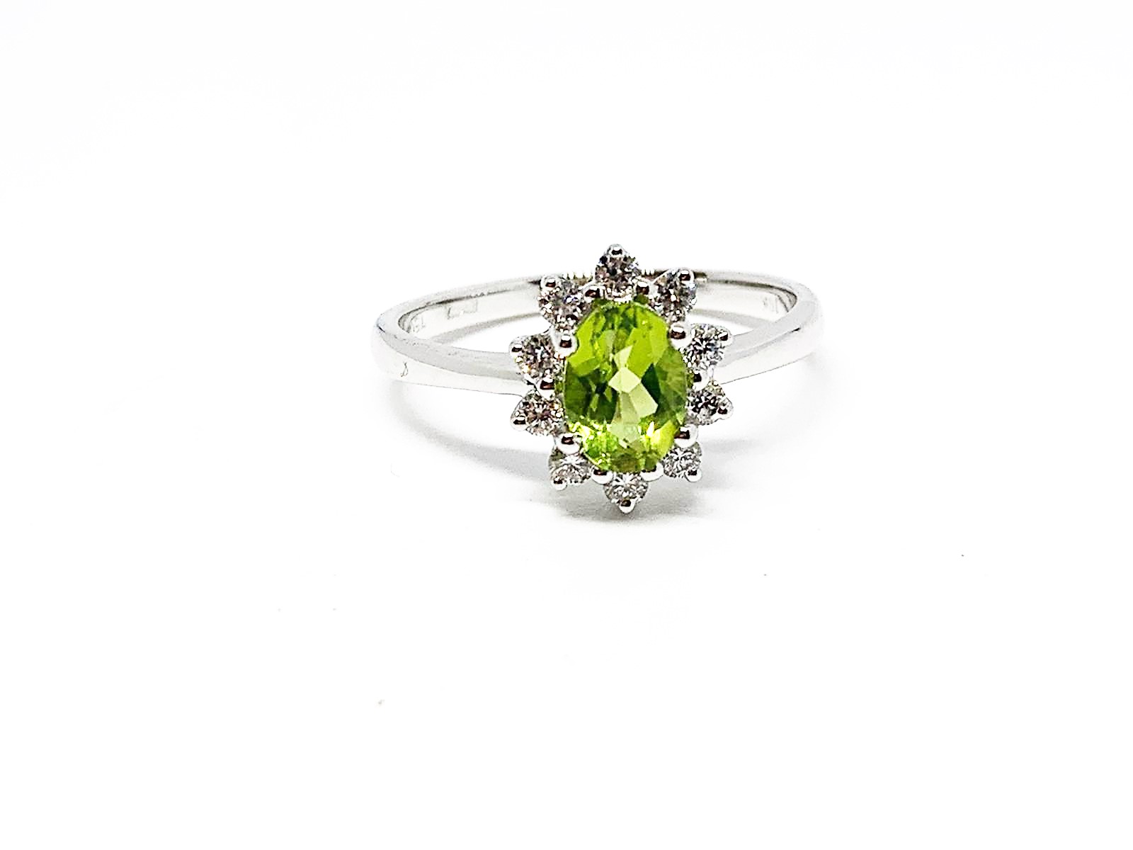 18ct white gold peridot and diamond ring