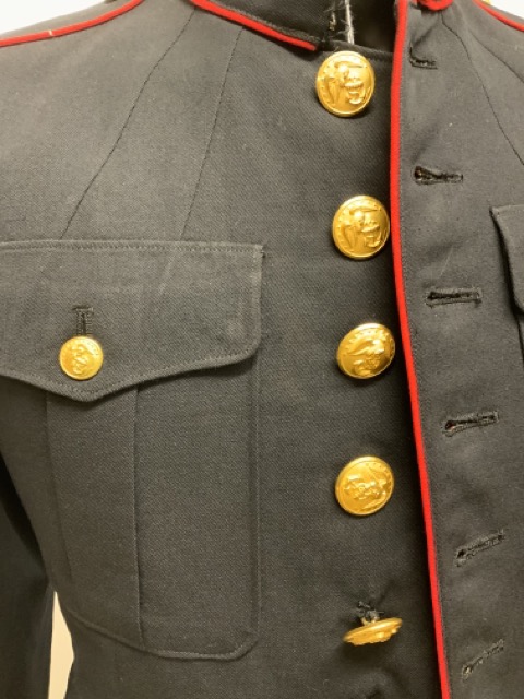 A vintage US Marine Corps dress uniform jacket. Size 38-40. - Image 2 of 3