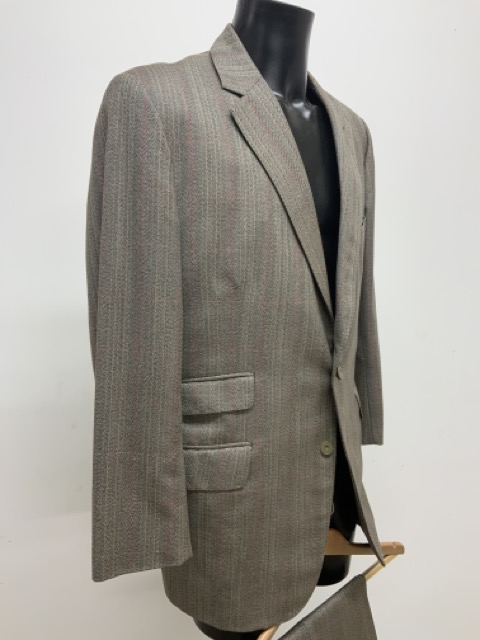 A good quality vintage gentleman's heavy wool bespoke two piece two button suit by Fogg and - Image 2 of 4