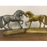 Two horse doorstops W:28cm x D:cm x H:25cm