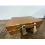 Multi bladed craftsman's wood plane in stained pine box W:30cm x D:19cm x H:9.5cm