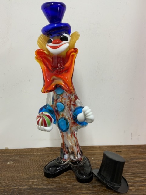 A Murano glass clown W:9cm x D:9cm x H:35cm