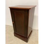 Small mahogany cabinet W:42cm x D:34cm x H:73cm