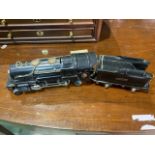 A Lionel USA O gauge 20V electric train locomotive and matching tender number 259. 23.5cm