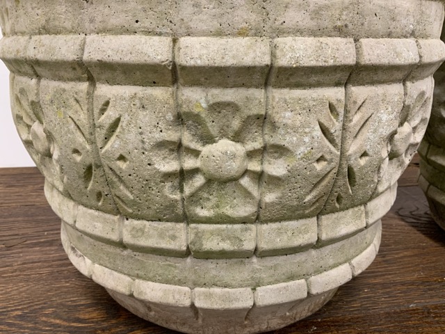 A pair of concrete planters W:39cm x D:39cm x H:32cm - Image 2 of 2