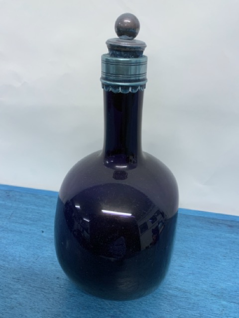 A cranberry decanter. - Image 2 of 3