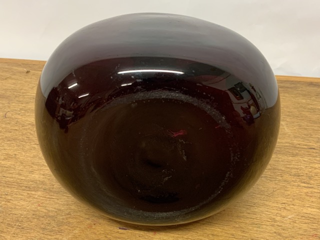 A cranberry decanter. - Image 3 of 3