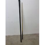 Snookder cue in case. W:cm x D:cm x H:146cm