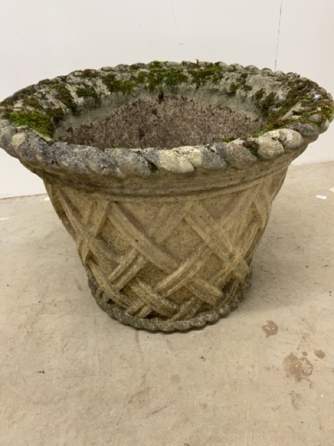 Concrete planter with rope and lattice finish