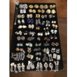 Various items o costume jewellery