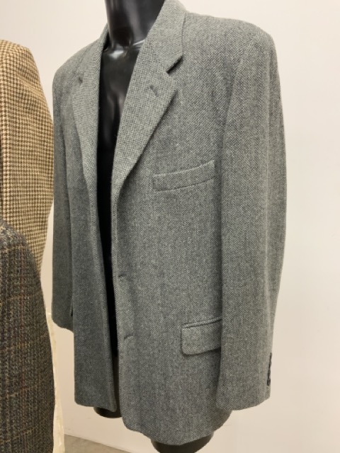 Three vintage tweed jackets all size 42. - Image 3 of 4