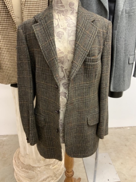 Three vintage tweed jackets all size 42. - Image 2 of 4