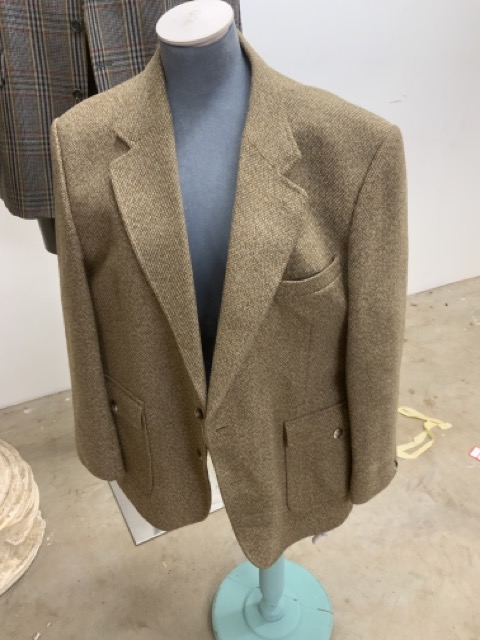 A collection of vintage tweed jackets.42-44L - Image 4 of 8