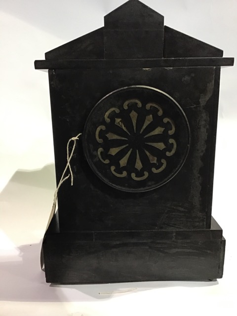 An early 20th century French slate and marble mantle clock W:22cm x D:14cm x H:32cm - Image 4 of 4