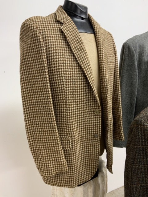 Three vintage tweed jackets all size 42. - Image 4 of 4