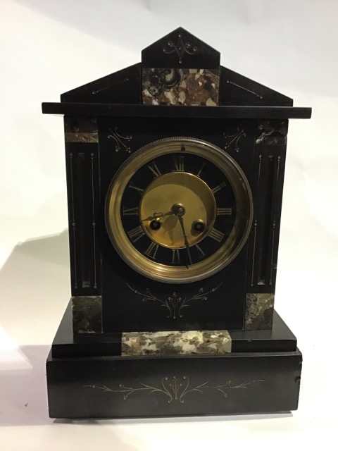 An early 20th century French slate and marble mantle clock W:22cm x D:14cm x H:32cm