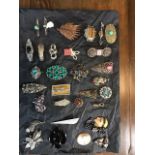 Large selection of Vintage brooches from Edwardian through to 1960s, some silver