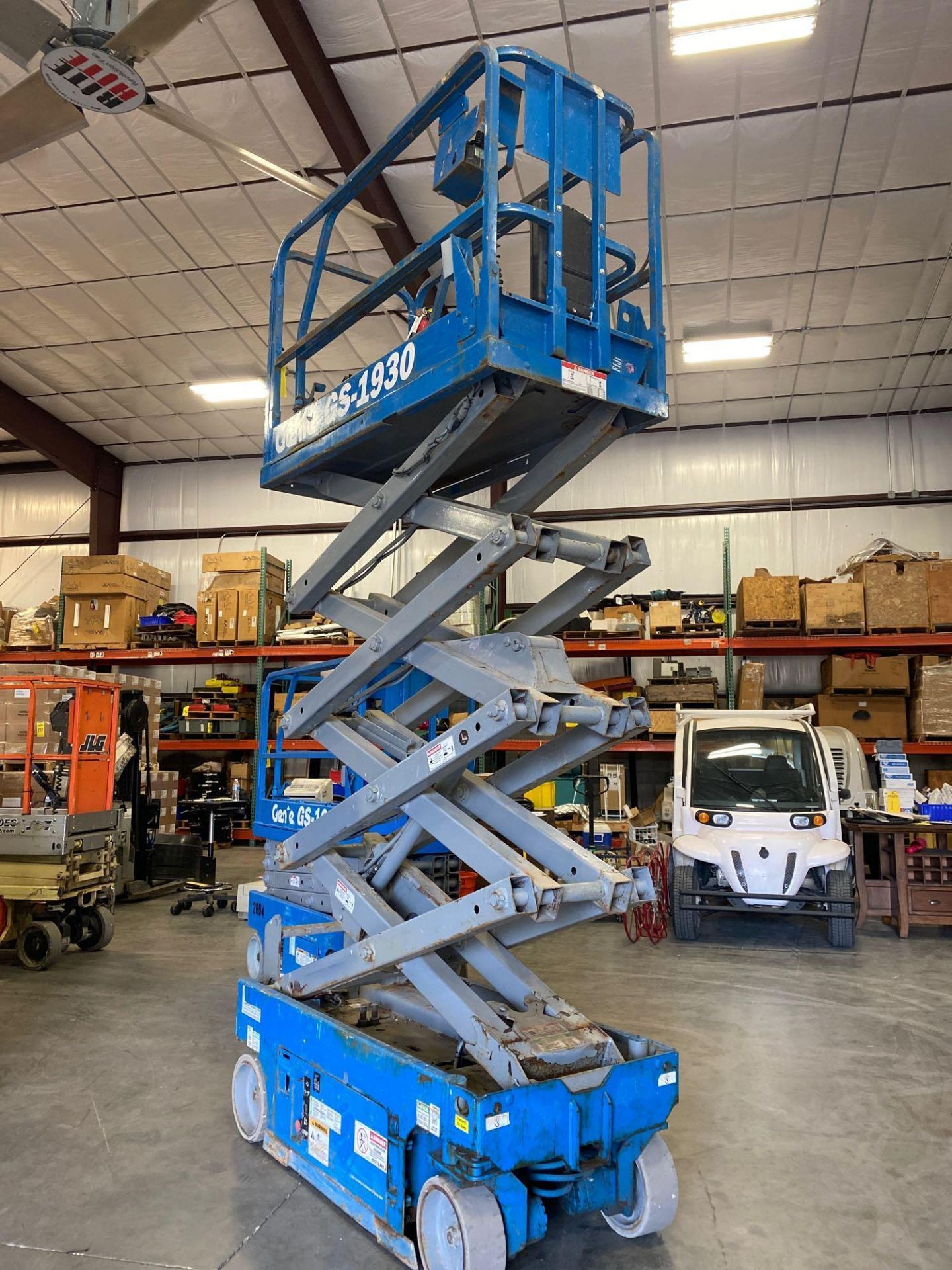 GENIE GS-1930 SCISSOR LIFT, BUILT IN CHARGER, RUNS AND OPERATES - Image 6 of 7