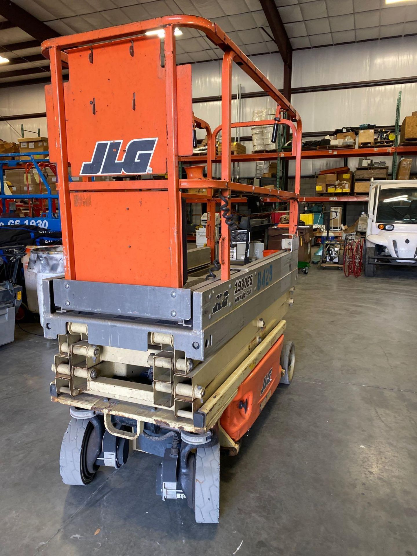 JLG 1930ES SCISSOR LIFT, BUILT IN CHARGER, RUNS AND OPERATES - Image 3 of 6