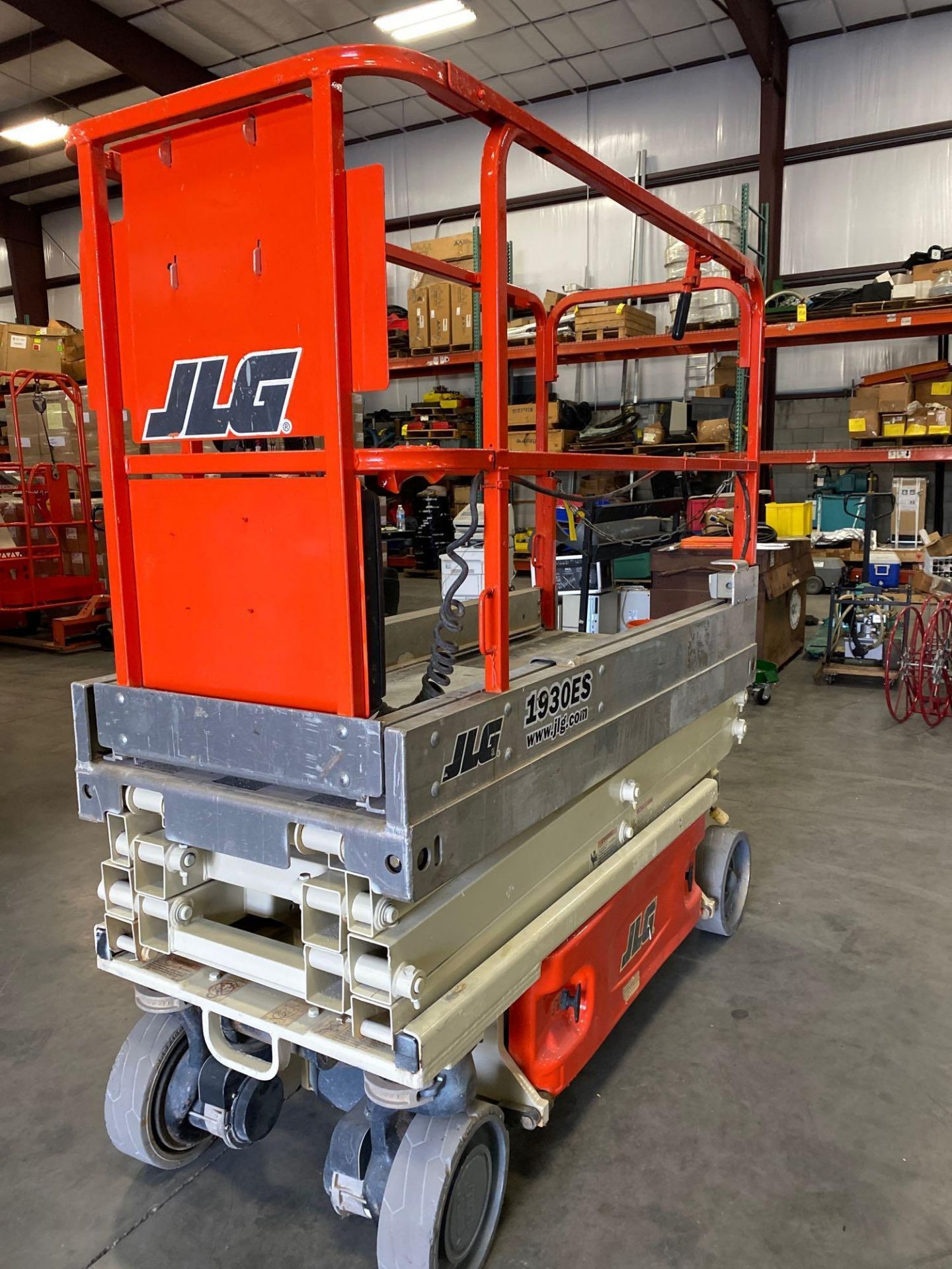 JLG 1930ES SCISSOR LIFT, BUILT IN CHARGER, RUNS AND OPERATES - Image 3 of 8