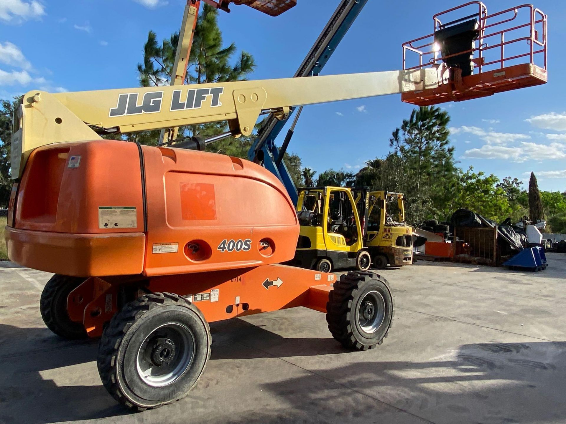 JLG 400S DIESEL 4x4 BOOM LIFT, 40' PLATFORM HEIGHT, 80.3 HOURS SHOWING
