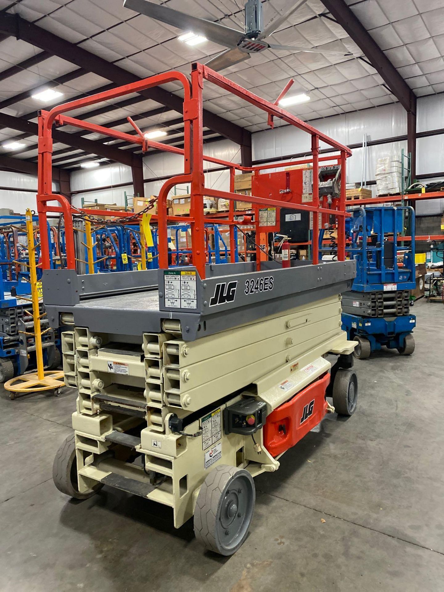 JLG 3246ES SCISSOR LIFT, BUILT IN CHARGER, RUNS AND OPERATES - Image 2 of 9