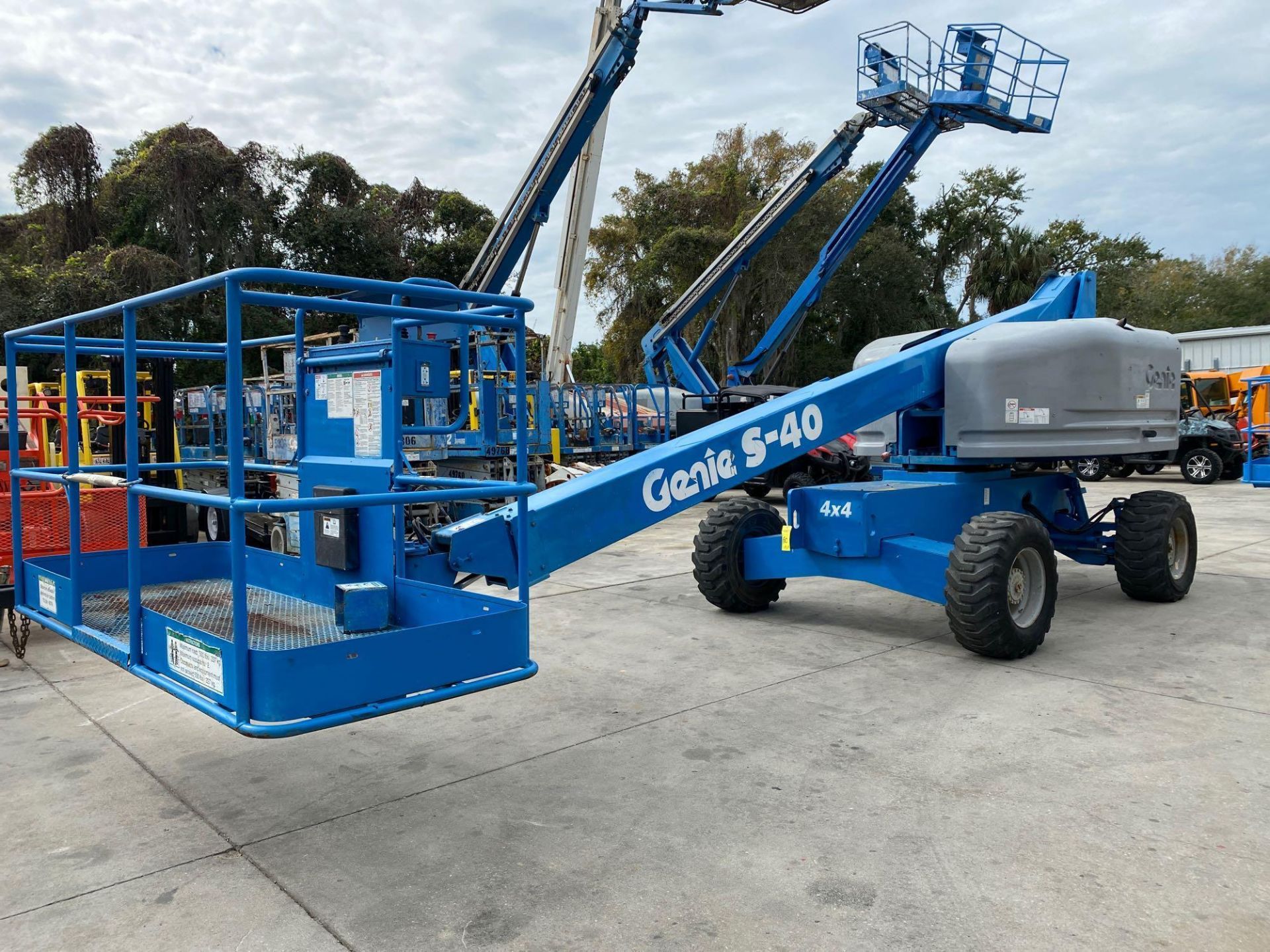 GENIE S-40 MAN LIFT, 4x4, 40’ PLATFORM HEIGHT, GAS POWERED, RUNS AND OPERATES