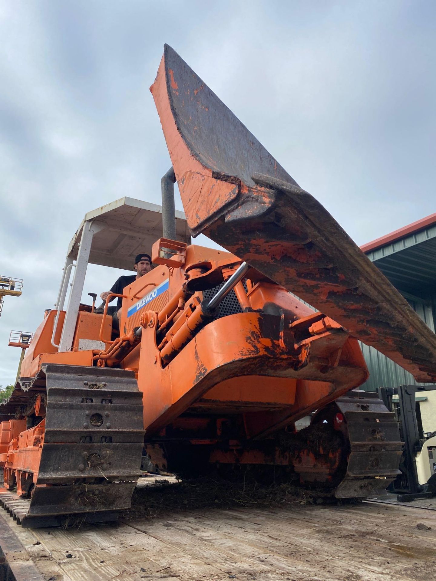 DD80L BULLDOZER, DIESEL, 19,000LB OPERATING WEIGHT, 6-WAY BLADES - Image 11 of 12